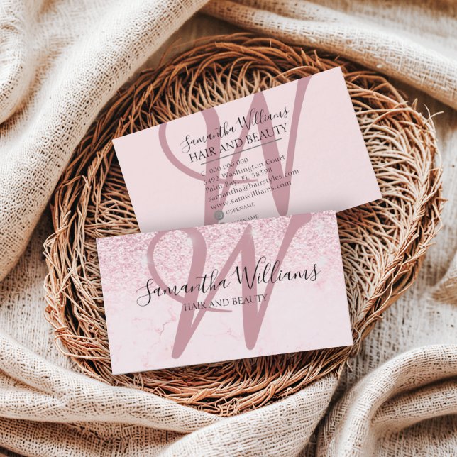 Modern  Rosa Glitter Monogram Hair Stylist Visitkort (Skapare uppladdad)