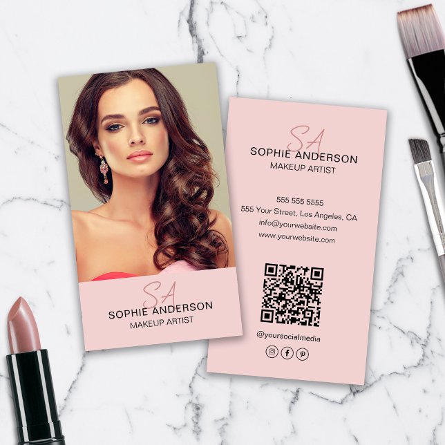 Modern Rosa i Monogram Makeup Artist Photo Visitkort (Modern Monogram Makeup Artist Photo Pink Business Card)