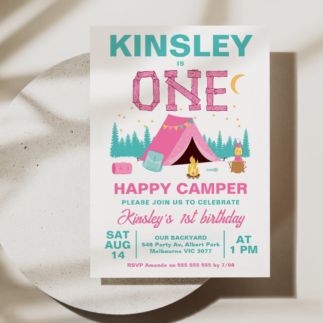 Modern Rosa Lycklig Camper ThBäste födelsedag Inbjudningar (Baby Girls One Happy Camper 1st Birthday Invitation Template Editable Camping Themed First Birthday )