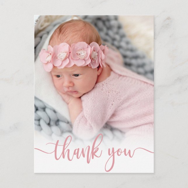 Modern rosa manus skript Nyfödd Baby Foto Tack  Vykort (Framsida)