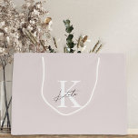 Modern rosa monogram brudtärna presentförslag gåvp<br><div class="desc">Specialdesignad bröllops- och brudshowerspresentpåse med klassisk modern monogram med anpassad initial och namn.</div>