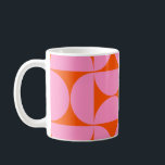 Modern Rosa och Orange i Mönster i Modern Preppy Kaffemugg<br><div class="desc">Retro Mid Century Modern Mönster - Abstrakt Geometric Shapes - Cute and Minimalist Mönster in rosa and orange.</div>