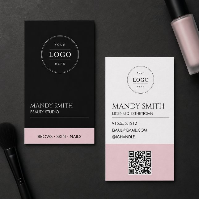Modern Rosa och Svart QR Logotyp Skönhet Visitkort (Modern Pink and Black QR Logo Beauty Business Card)