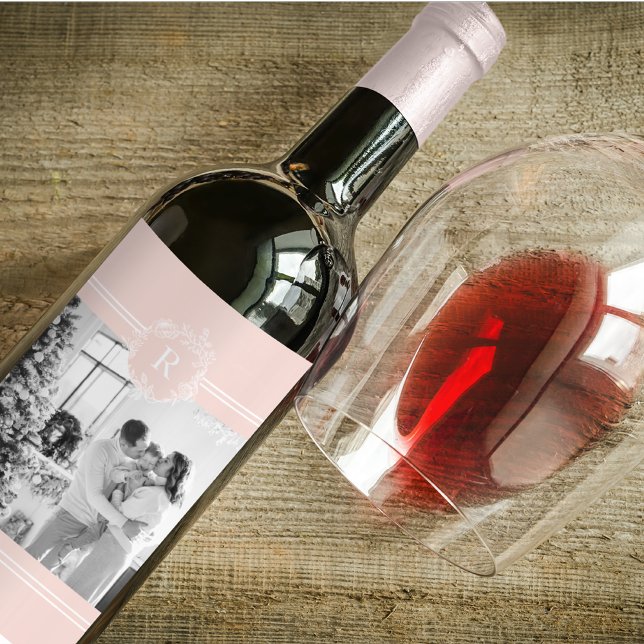 Modern Rosa och vit | Familjefoto | Inledande Vinflaska Etikett (Skapare uppladdad)