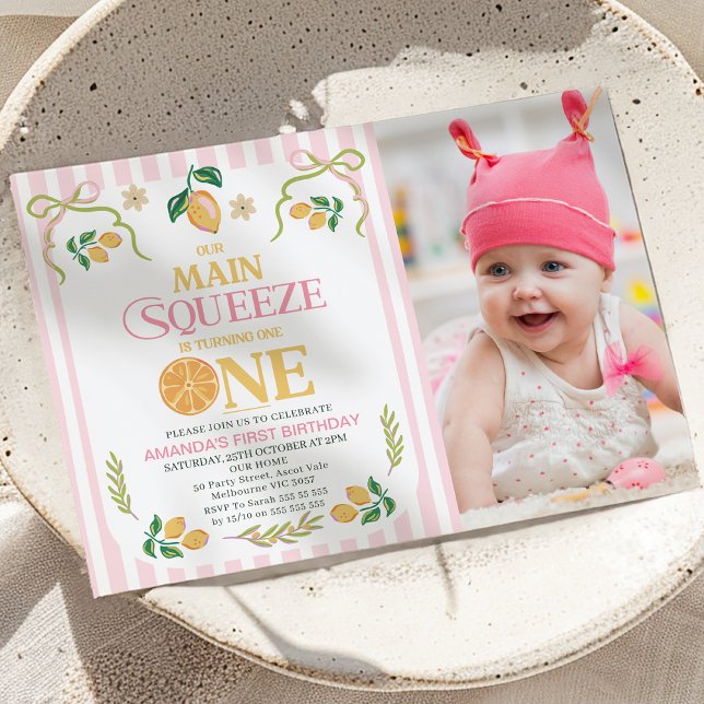 Modern Rosa Photo Lemon Main Squeeze 1:a födelseda Inbjudningar (Main Squeeze Whimsical Lemon 1st Birthday Invitation Template, Main Squeeze 1st Birthday Invite
)