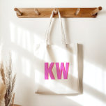 Modern Rosa Red Shadow Monogram-Personlig Tygkasse<br><div class="desc">Bär med dig dina essentiella saker i stil med den moderna Rosan Red Shadow Monogram Tote Bag. Den fetstilta monogramsdesignen i rosa och rött ger en personlig och contemporary till ditt dagliga utseende. Spaciös och chic, det här är perfekten för att handla, resa eller dagliga ärenden med ett modernt sinne....</div>
