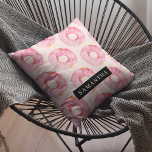Modern Rosa Watercolor Donuts Mönster med Namn Kudde<br><div class="desc">Modern Rosa Watercolor Donuts Mönster med Namn</div>