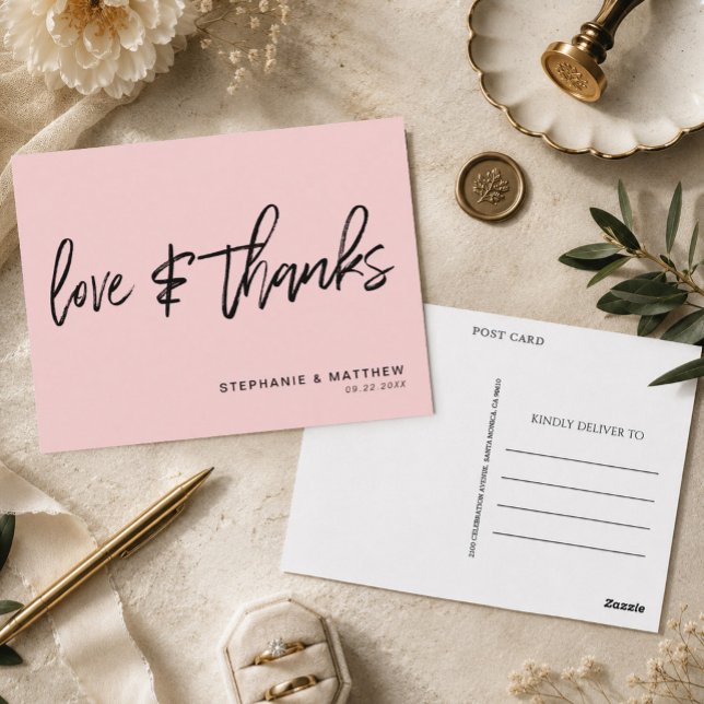 Modern rosabruden Bröllopskort med 'Kärlek och Tac Vykort (Send a sweet and budget-friendly note of appreciation with this romantic blush pink)