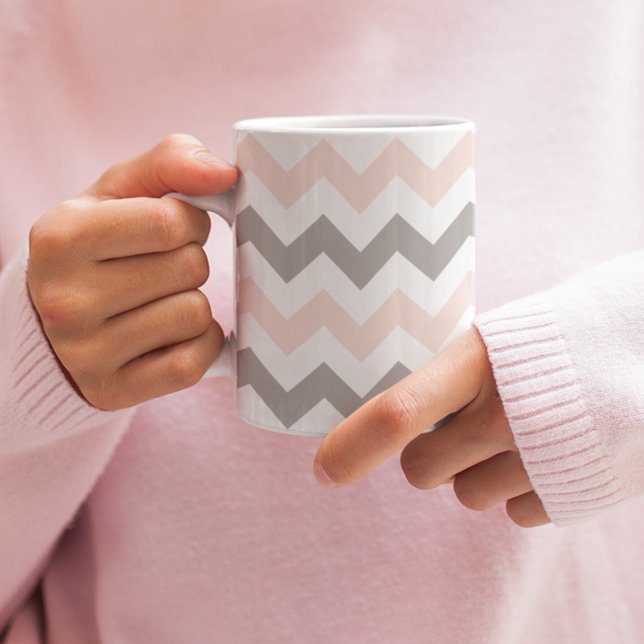 Modern rosapink grå sicksack-mönster kaffemugg (Skapare uppladdad)
