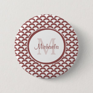 Modern Rosy Brown White Scallops Monogram och Namn Knapp