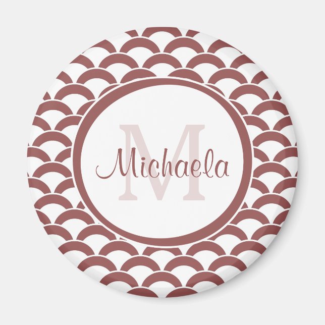 Modern Rosy Brown White Scallops Monogram och Namn Magnet (Framsidan)
