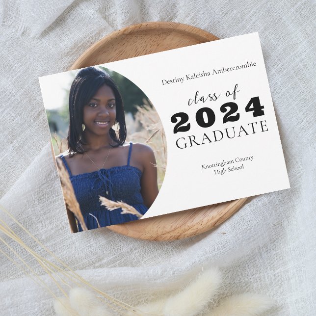 Modern rundat foto i högskolan Studenten Meddelande (High School Modern Rounded Photo Graduation Announcement)