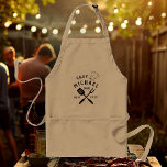 Modern Rustic Chef BEST PAPPA EVER Fars dag Förkläde<br><div class="desc">Retro coola personlig "BEST PAPPA EVER" bq-plattan i en logotyp-stil typografi med pappa namn bredvid en kockhatt. Underbar gåva till Fars dag eller en unik födelsedagspresent till pappa som kärlek till barbeque.</div>