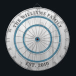 Modern Rustic Grått Barn Wood-familjen Namn Darttavla<br><div class="desc">Samla ihop med familjen när du bestämmer vem som är Kung eller drottning av dart-tavlan. Spela på den här specialanpassade ritytan med en rolig modern stil som har en grått lada-bakgrund och blå trim. Anpassa till din familj namn och ditt etableringsår.</div>