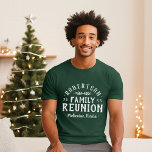 Modern Rustic Personlig Family Reunion Tee<br><div class="desc">Skapa en anpassningsbar keepsaké Family Reunion t-shirt för spädbarn, barn och vuxnor. Anpassa den med din familj namn, året, platsen eller någon annan anpassningsbar. Klicka på Anpassa om du vill ändra typsnitt och färg, lägga till egen text och egna foton. Välj från alla våra klädesplagg stilar för att skapa din...</div>