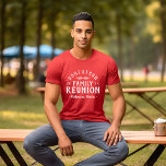 Modern Rustic Personlig Family Reunion Tee<br><div class="desc">Skapa en anpassningsbar keepsaké Family Reunion t-shirt för spädbarn, barn och vuxnor. Anpassa den med din familj namn, året, platsen eller någon annan anpassningsbar. Klicka på Anpassa om du vill ändra typsnitt och färg, lägga till egen text och egna foton. Välj från alla våra klädesplagg stilar för att skapa din...</div>
