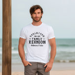 Modern Rustic Personlig Family Reunion Tee<br><div class="desc">Skapa en anpassningsbar keepsaké Family Reunion t-shirt för spädbarn, barn och vuxnor. Anpassa den med din familj namn, året, platsen eller någon annan anpassningsbar. Klicka på Anpassa om du vill ändra typsnitt och färg, lägga till egen text och egna foton. Välj från alla våra klädesplagg stilar för att skapa din...</div>