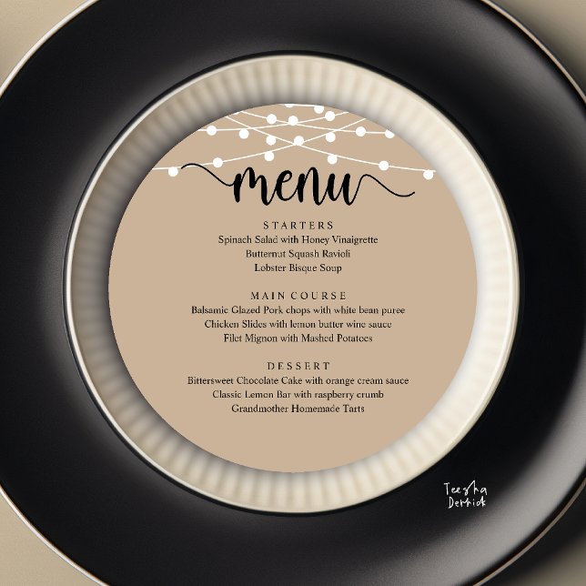 Modern Rustik, Bröllopsflykt Rund Middag Meny (Modern Rustic, Wedding Elopement Round Dinner Menu Card in Brown Tan String Lights)