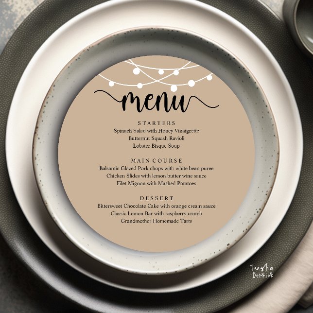 Modern Rustik, Bröllopsflykt Rund Middag Meny (Modern Rustic, Wedding Elopement Round Dinner Menu Card in Brown Tan String Lights)