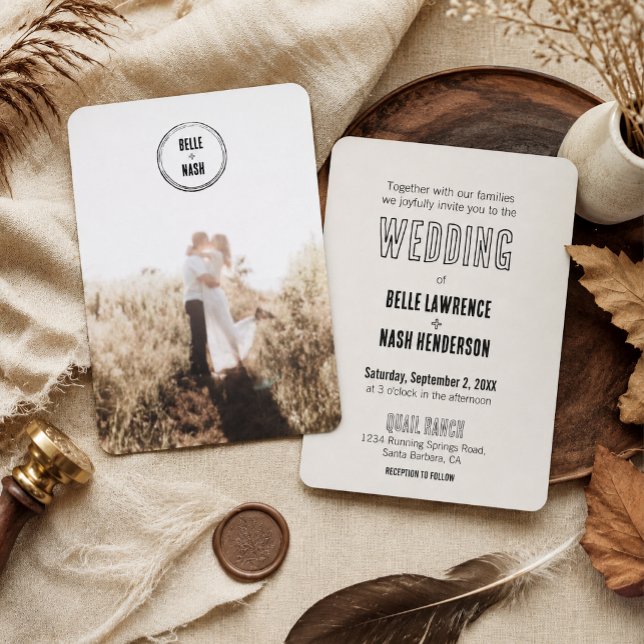 Modern Rustik Bröllopsinbjudan Inbjudningar (Modern rustic boho wedding invitation featuring a personalized photo and elegant neutral design.)