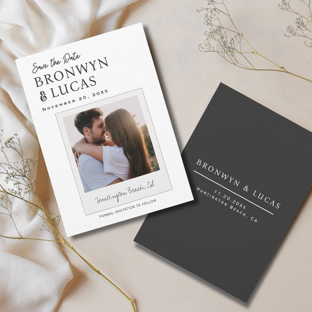 Modern Rustik Svart Vitt Polaroid Foto Spara Datumet (Modern Rustic Black and White Polaroid Photo Save the Date)