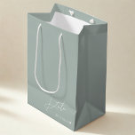 Modern Sage Bridesmaid Frieri Gift Bag<br><div class="desc">Anpassningsbar-designad briljant-presentväska med modern minimal grönt och vit design.</div>