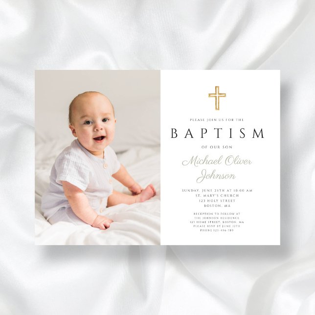 Modern Sage Grönt Script Kor Photo Baptism Inbjudningar (Modern Sage Green Script Cross Photo Baptism Invitation)
