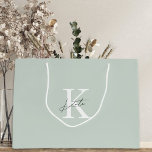 Modern Sage Monogram Bridesmaid Frieri Gift Bag<br><div class="desc">Anpassningsbar-designade bröllop och möhippa-presentväska med klassiskt modernt stil monogram med anpassningsbar initialt och namn.</div>