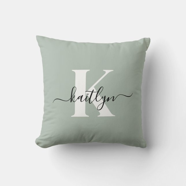 Modern sagegrön scriptmonogram kudde (Framsida)