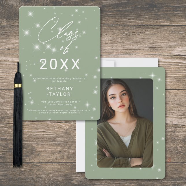 Modern Sagegrön & Vit Glitter Examen Meddelande (Modern Sage Green & White Sparkle Graduation Announcement)