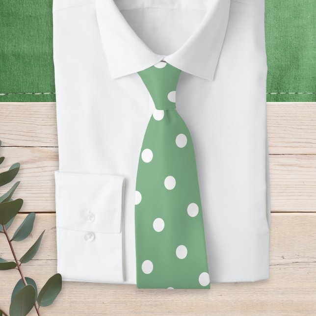 Modern sagegrön vit prickmönster slips (A light green tie with white polka dot pattern)