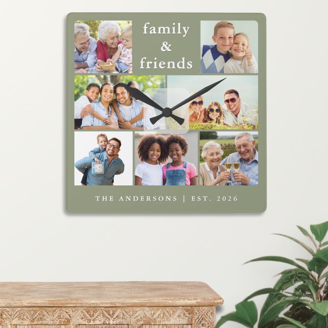 Modern Saggrön 7 Fotokollage Anpassat Namn Fyrkantig Klocka (A personalized sage green wall clock, with 7 photos of family and friends, with custom name and year)