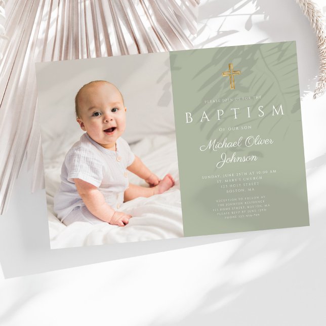Modern Saggrön Religiös Kors Foto Dop Inbjudningar (Modern Sage Green Religious Cross Photo Baptism Invitation)