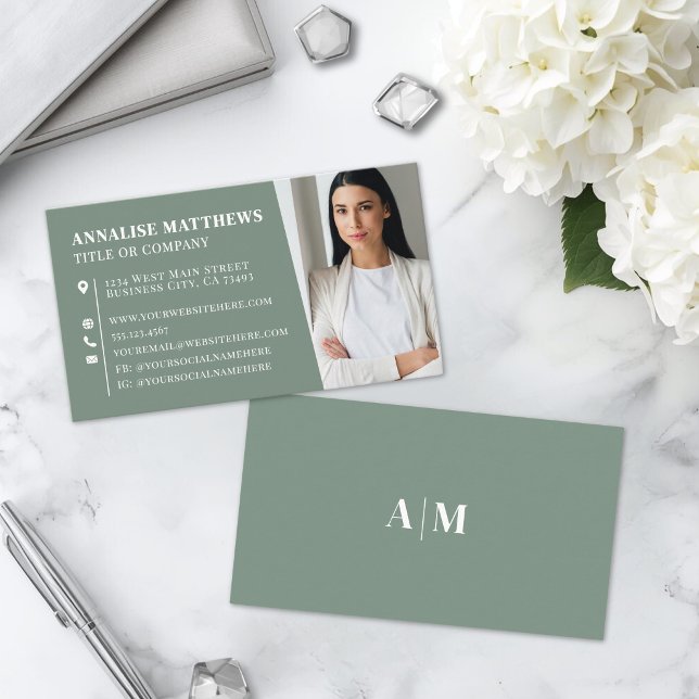 Modern Salviagrön Professionell Foto Visitkort (Modern Sage Green Professional Photo Business Card)
