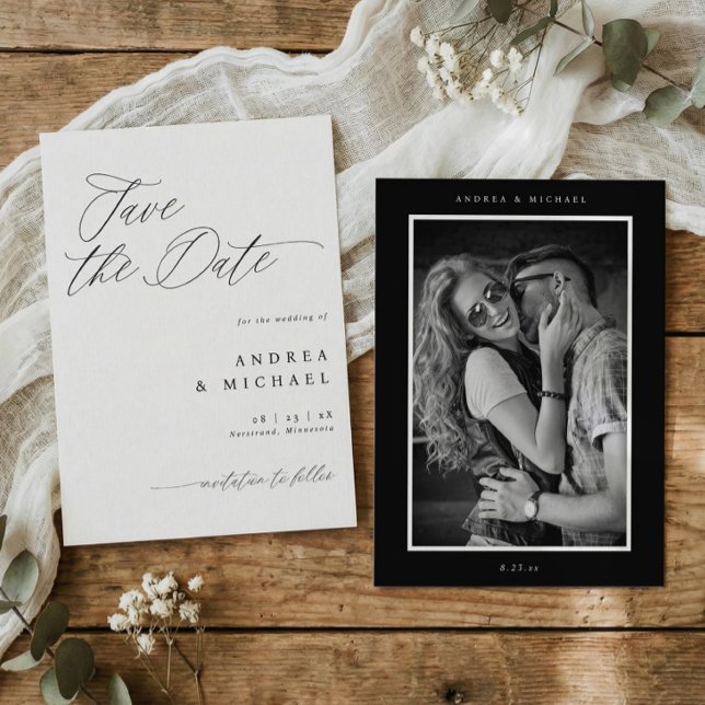 Modern "Save the Date"-kort Elegant Bröllop Spara Datumet (Elegant black and white photo wedding save the dates with modern script calligraphy)