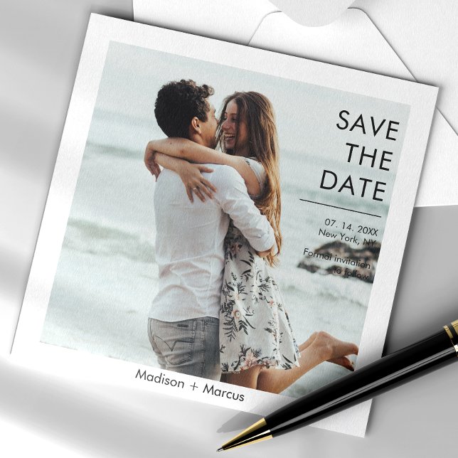 Modern Save The Date Minimal Photo Wedding Magnetisk Inbjudningskort (Magnetic invites stick to any metal, ensuring guests remember your special day with ease.)