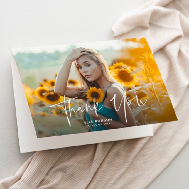 Modern Script 2 Photo Studenten Tack Kort (Modern script photo graduation thank you cards.)