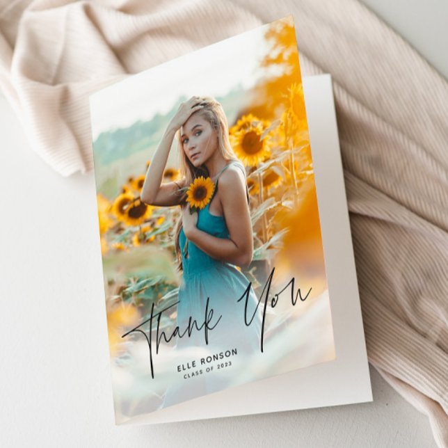 Modern Script 2 Photo Studenten Tack Kort (Modern script photo graduation thank you cards.)
