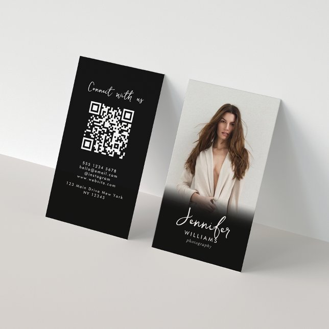 Modern Script Black Photo QR-kodfotograf Visitkort (Skapare uppladdad)