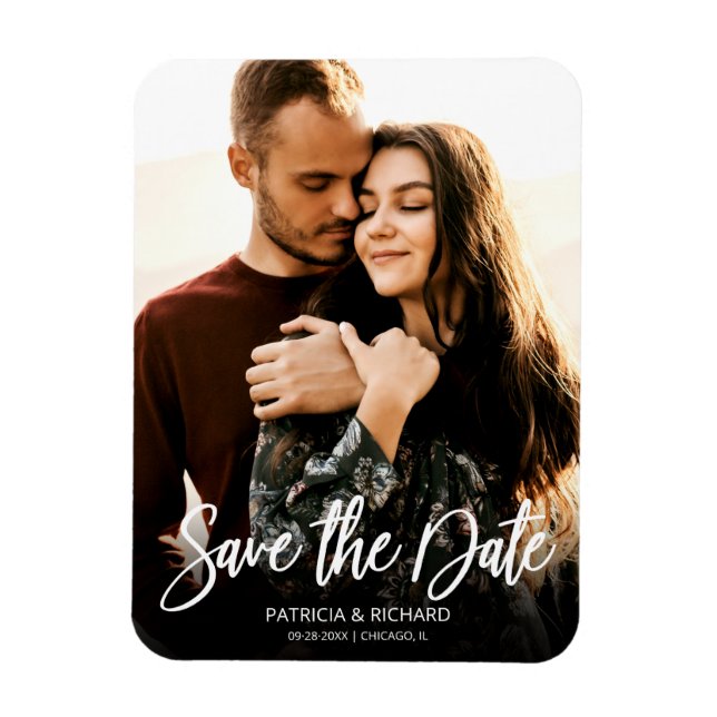 Modern Script Bröllop Spara Datum Foto Magnet (Vertikal)
