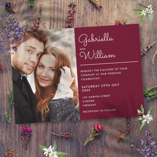 Modern Script Burgundy Foto Bröllop Inbjudningar (Modern Script Burgundy Photo Wedding Invitation)