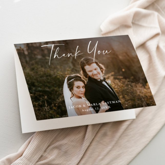 Modern Script Calligraphy Foto Bröllop Tack Kort (Modern script wedding photo thank you cards.)