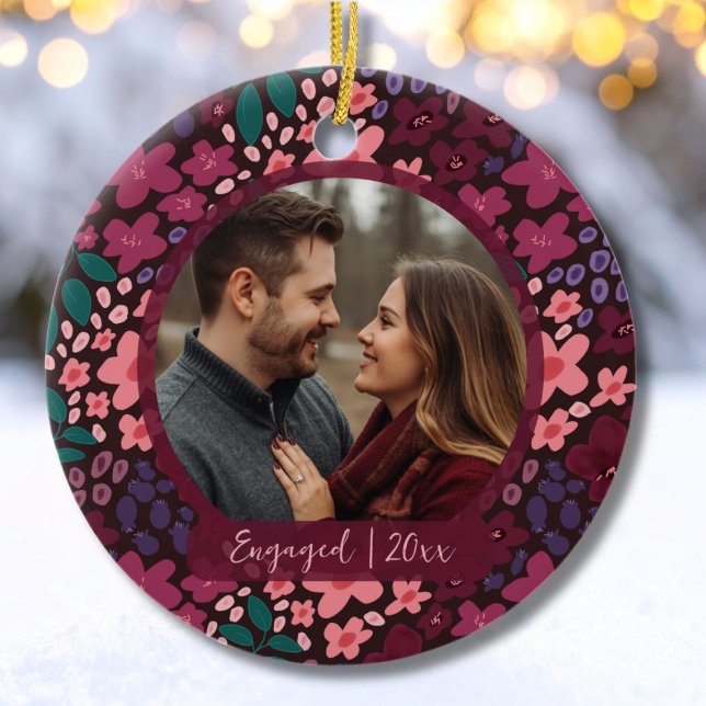 Modern Script Elegant Engagement Photo Keepsake  Julgransprydnad Keramik (Engaged Holiday Photo Ornament Keepsake)