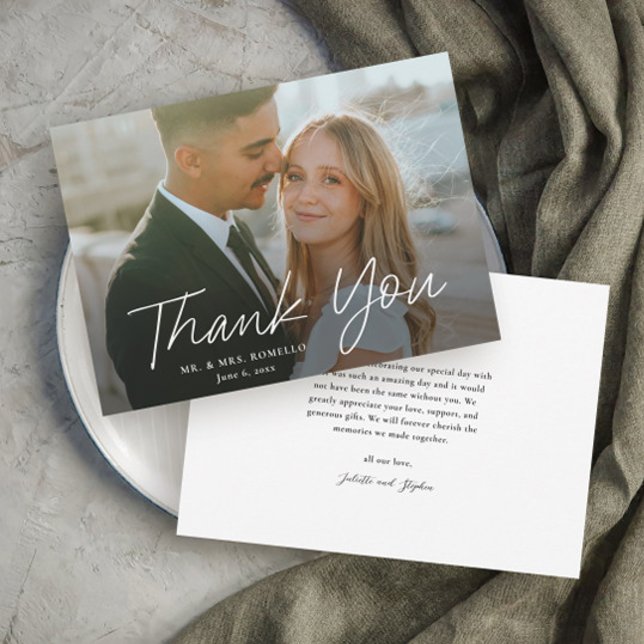 Modern Script Enkel Foto Bröllop Tack Kort (Modern script typography simple wedding photo thank you card.)
