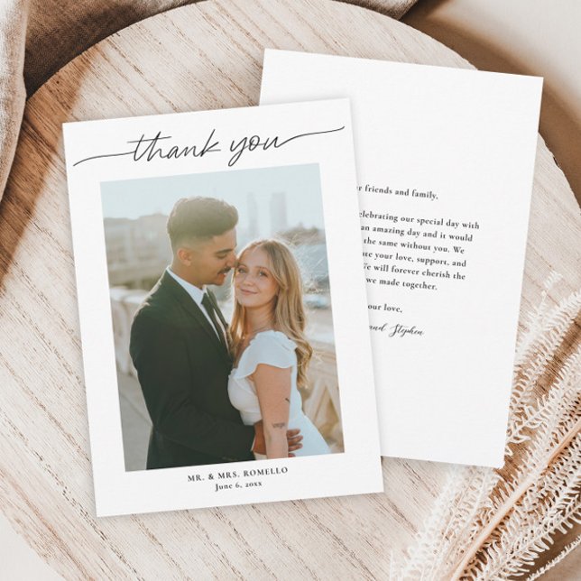 Modern Script Enkel Foto Bröllop Tack Kort (Simple black and white script wedding thank you card.)