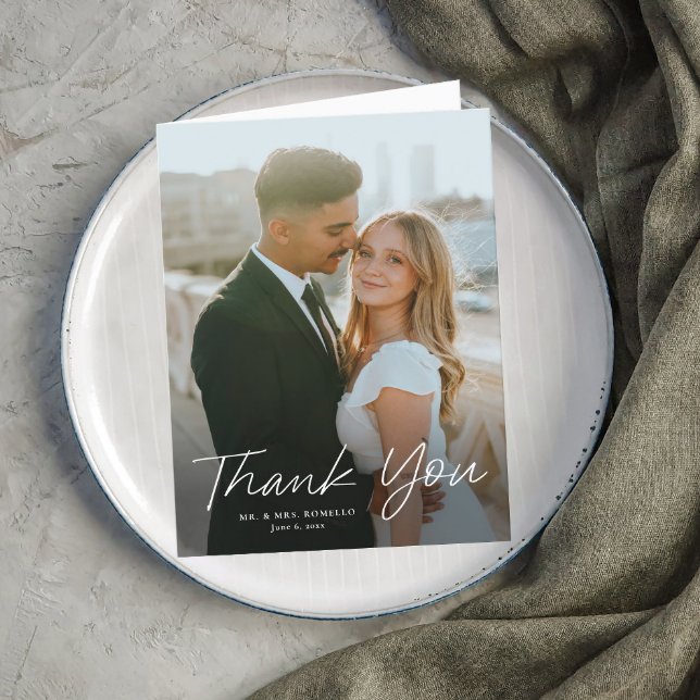Modern Script Enkel Foto Bröllop  Tack Kort (Simple script wedding photo thank you card.)