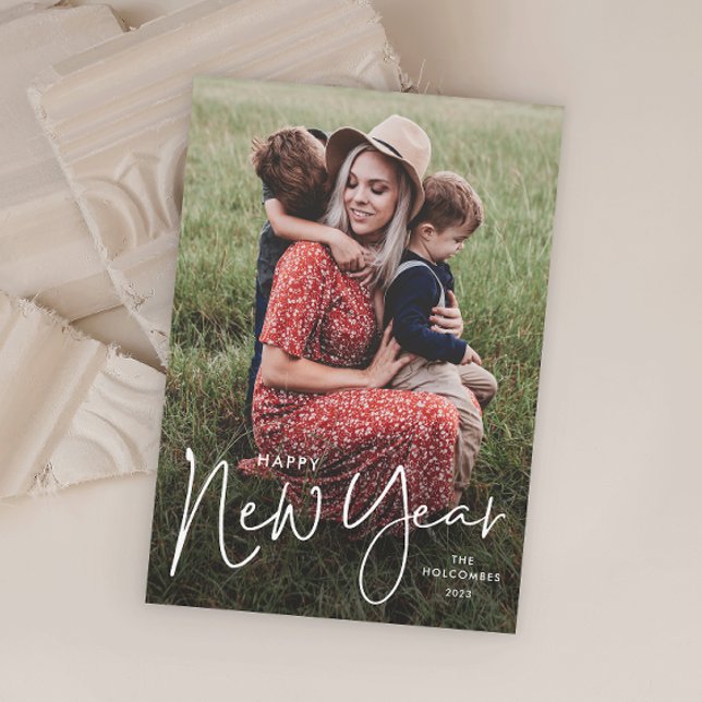 Modern Script Enkel Foto Nyår Julkort (Simple handwritten photo new years holiday card.)