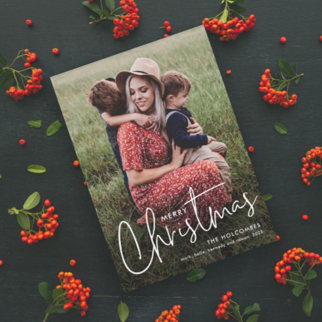 Modern script enkel julkort med foto (Modern Script Merry Christmas Photo Magnetic Holiday Card with Handwritten Typographic Overlay.)