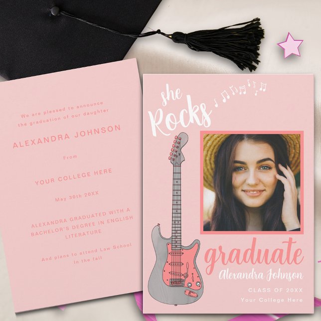 Modern Script Examenfoto Rosa Gitarr Inbjudningar (Fun pink guitar graduate photo graduation announcement card)