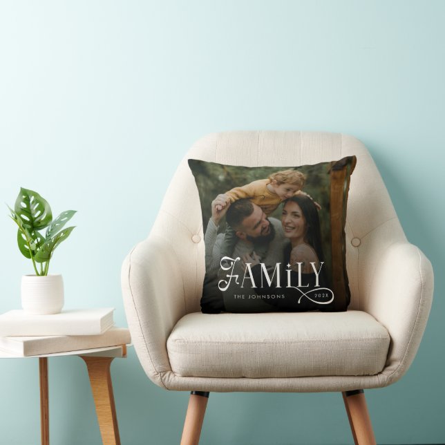 Modern Script Familj Anpassad Foto Namn  Kudde (Stol)